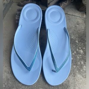 FitFlop women’s Iqushion Ombre sparkle  Light Blue Flip Flops  NWT Sz-9. I